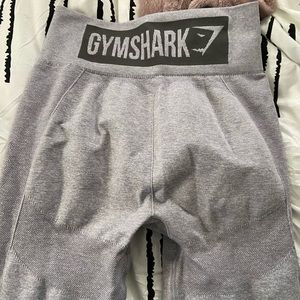 Gym shark leggings